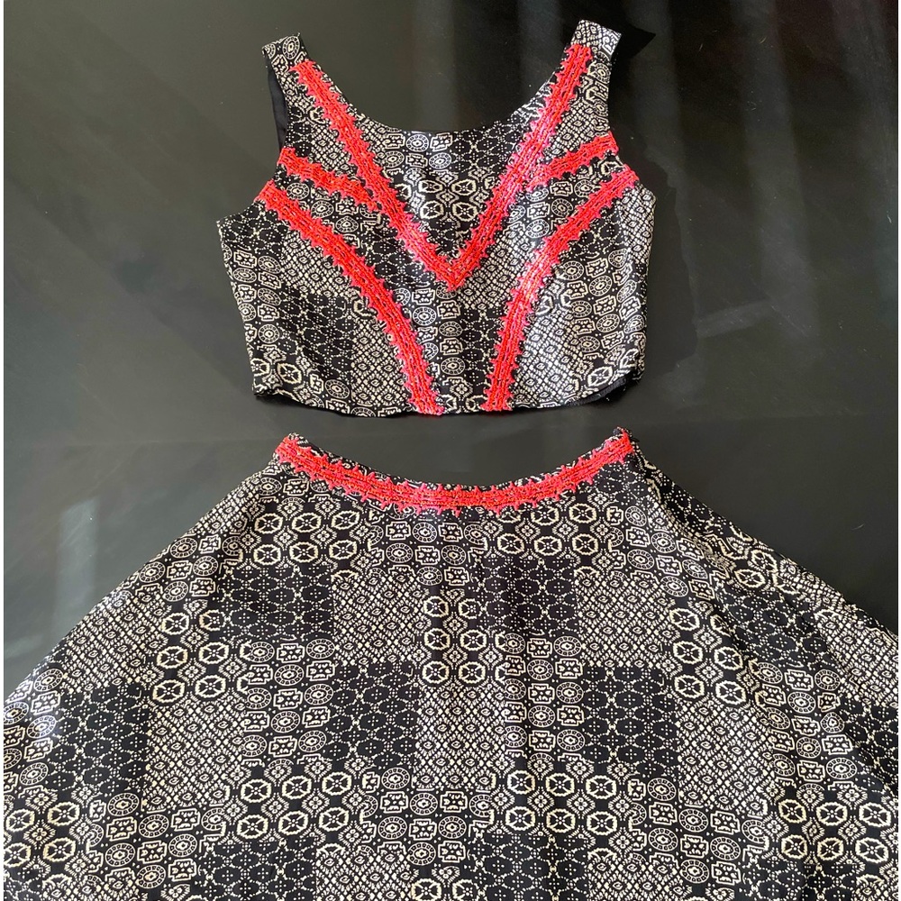 2 piece💞Adorable top/mini skirt XS in size